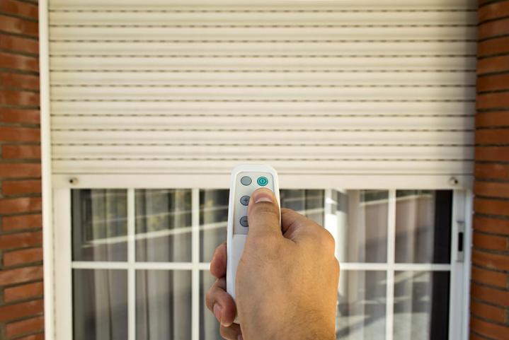 Simplifiez votre quotidien avec nos volets roulants électriques !